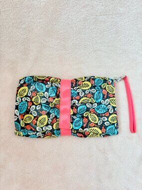 Vera Bradley Frill Happy Snail Floral Leafy Vinyl Concert Clutch Wallet Wristlet
